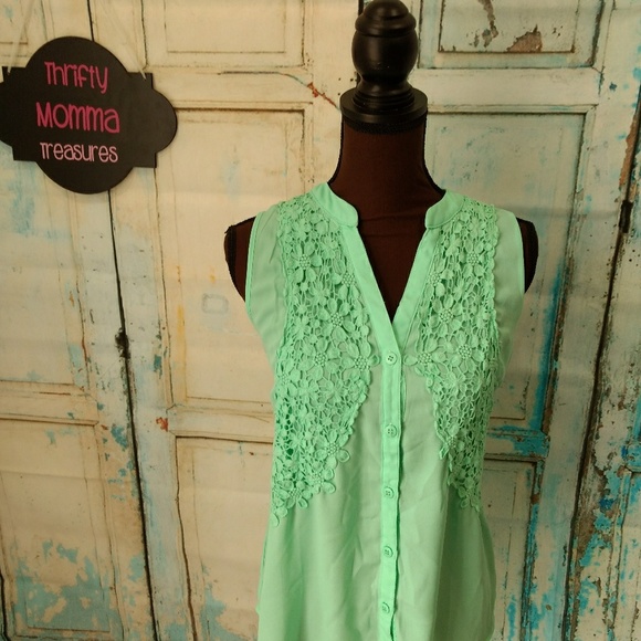 Maurices Tops - Maurice's medium button front tank EUC